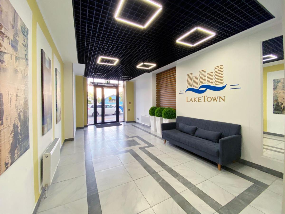 Прекрасная квартира на берегу озера в ЖК LakeTown Алмати Екстер'єр фото